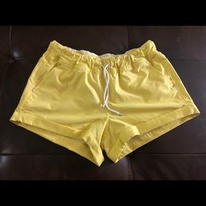 Lululemon spring break away shorts GUC